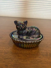 STUNNING VTG Westmoreland Carnival Iridescent Nesting Cat Design Candy Dish 5.5"