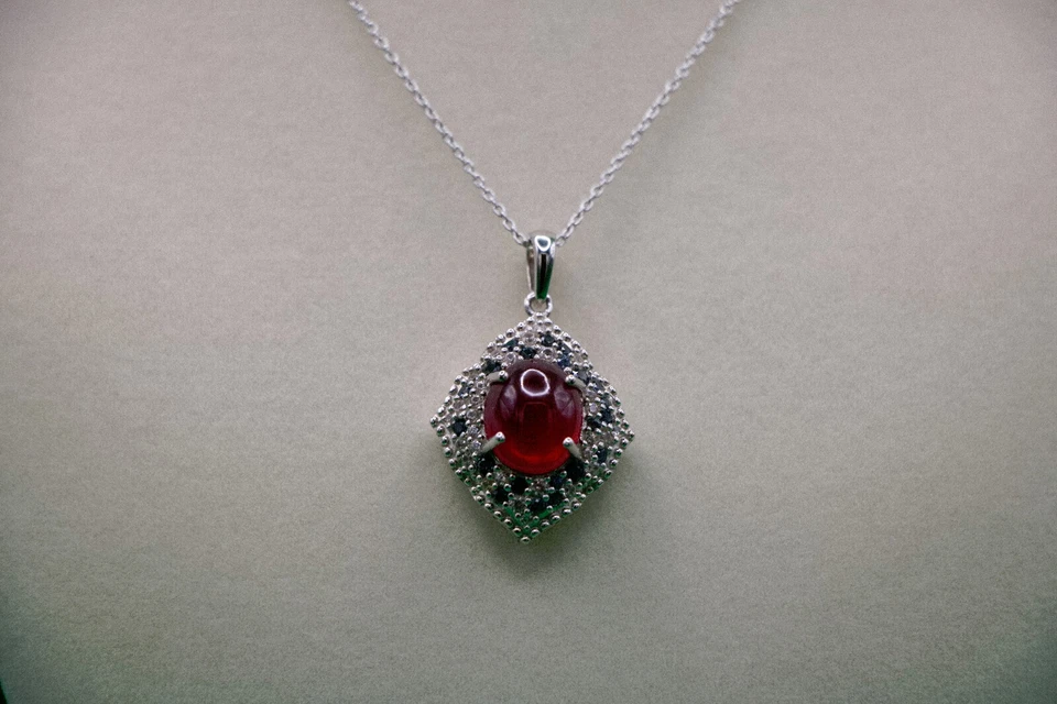 Collar colgante con halo de 9,20 quilates de rubí (FF) y múltiples piedras preciosas en rodio más de SS 20" Foto 2 de 4