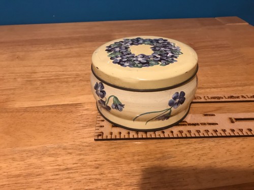Vintage tins, Cadbury’s , toffees and loads more - Picture 72 of 696
