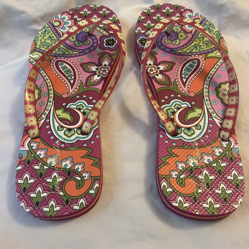 Chanclas Vera Bradley Tanga - Rosa Paisley en el Paraíso - Medianas (7/8) Usadas en Excelente Condición - Imagen 6 de 7