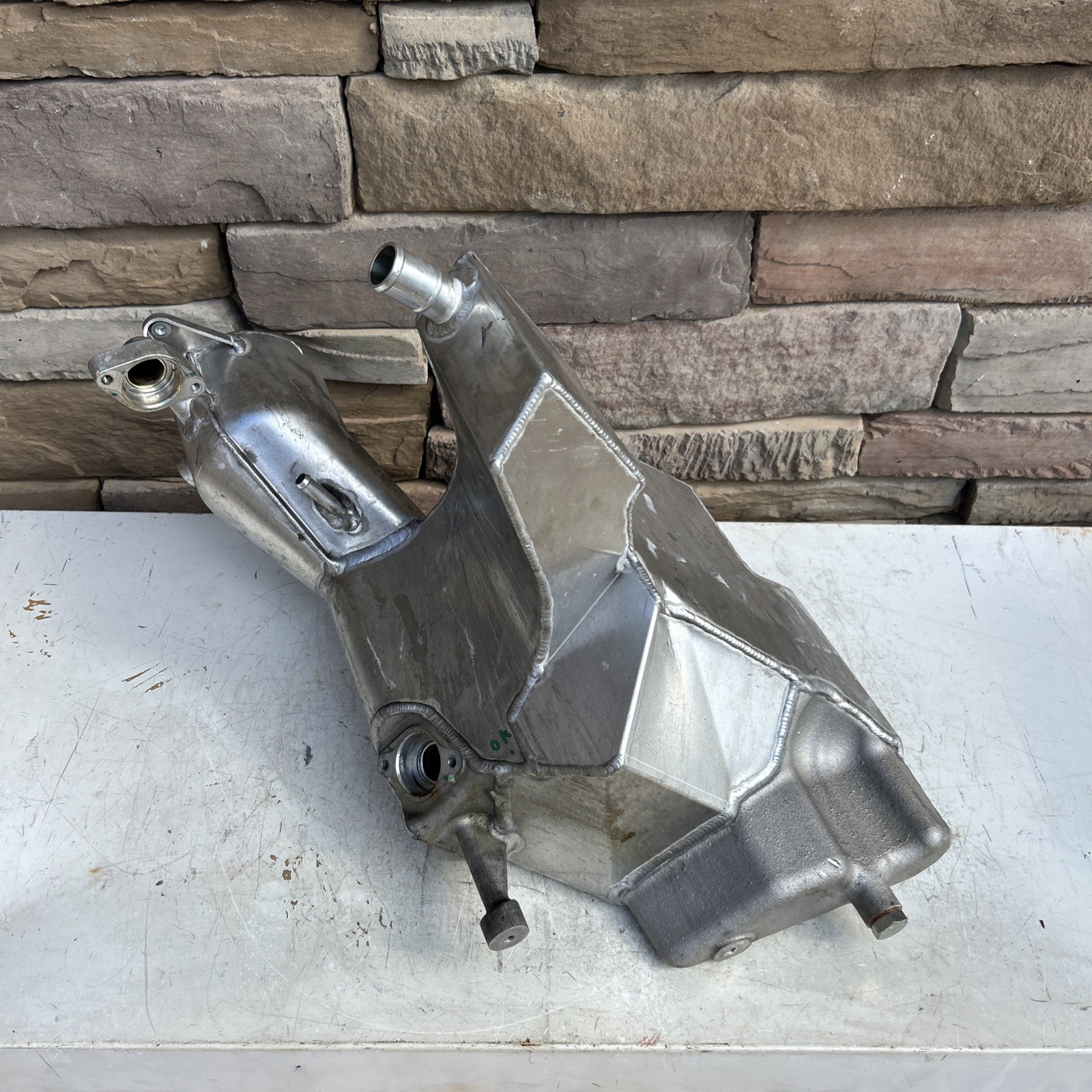McLaren 650S 2016 Engine Oil Reservoir Tank 11F1178CP.03 J199