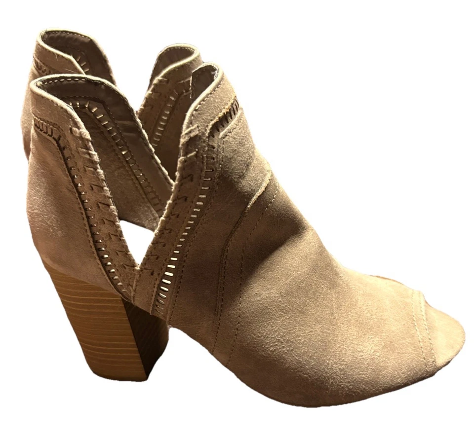 Botas femininas Fergalicious Harvey salto empilhado peep toe bege tamanho 8.5 - Imagem 2 de 4