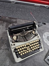 Vintage Typewriter (Not Working - For Parts Only) thumbnail