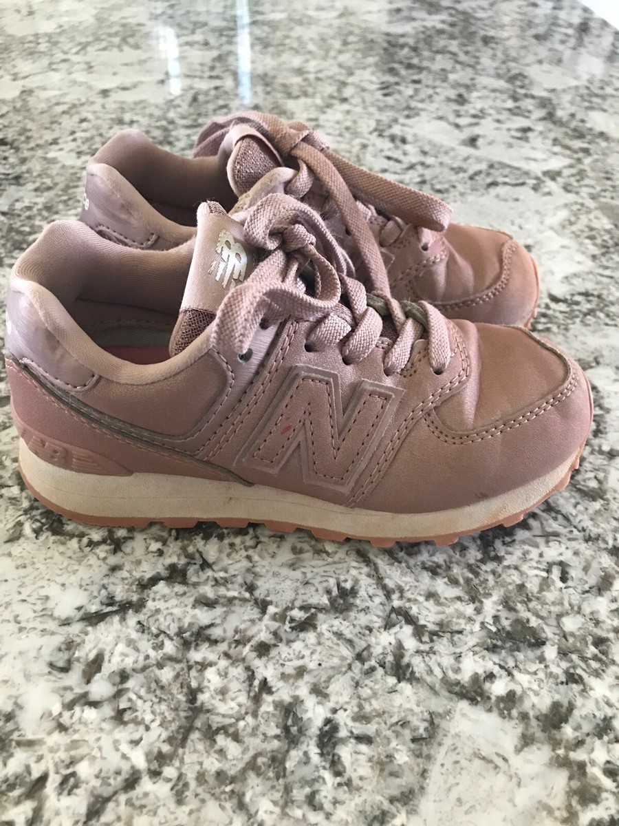 New Balance Toddler Girl Size 10.5 Rose Gold Pink Classic  display picture 1