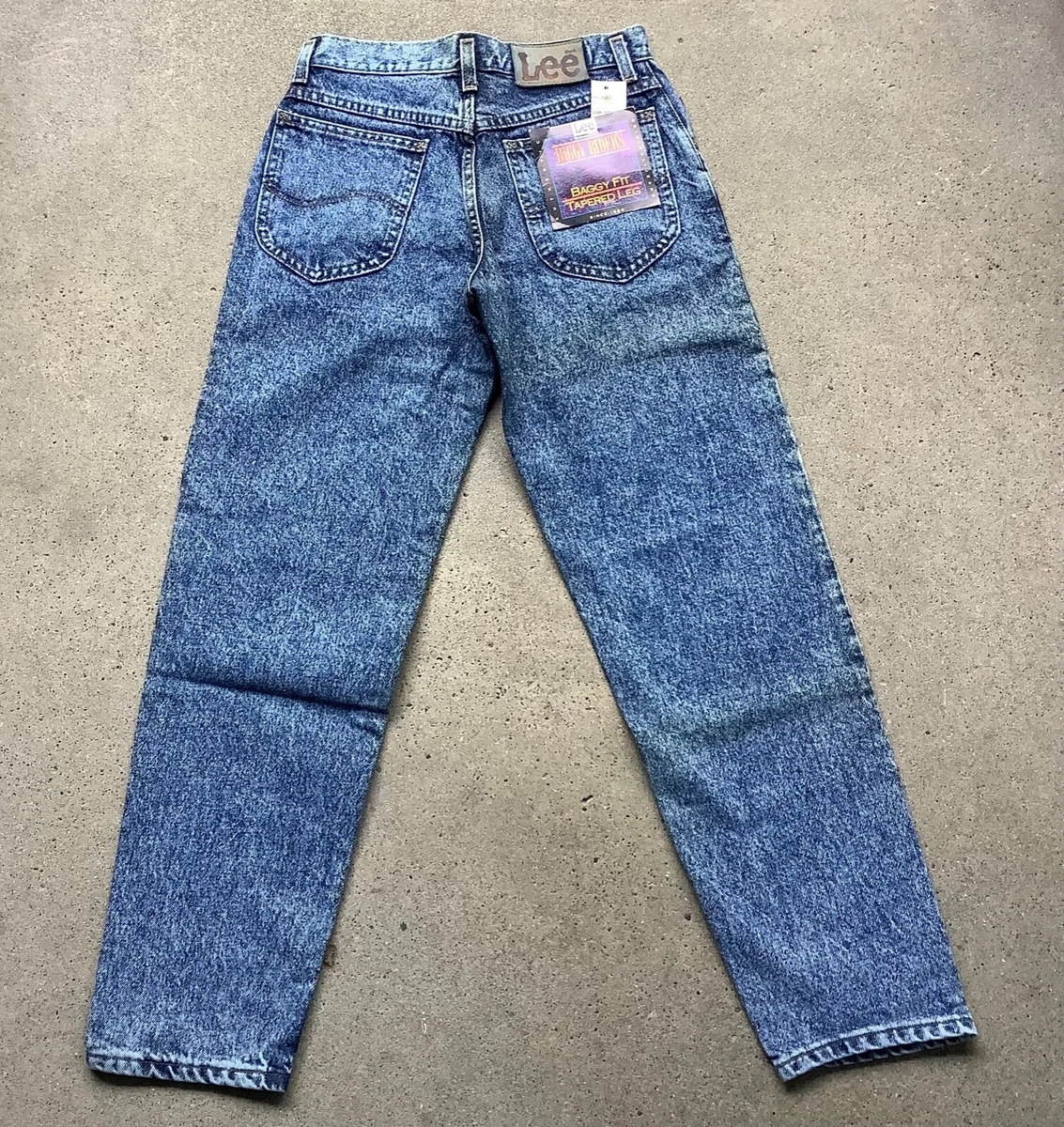 Loose fit tapered leg jeans 2025