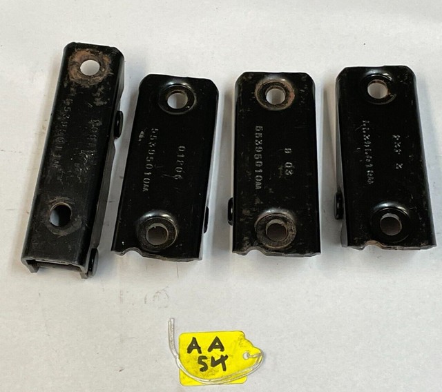 0306 Jeep Wrangler TJ Rear Seat Front Bracket Latch Lock Striker