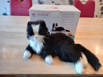 VERPACKT Joy For All interaktives schwarz/weißes Haustier Katzenspielzeug - weiches Fell, beruhigendes Schnurren