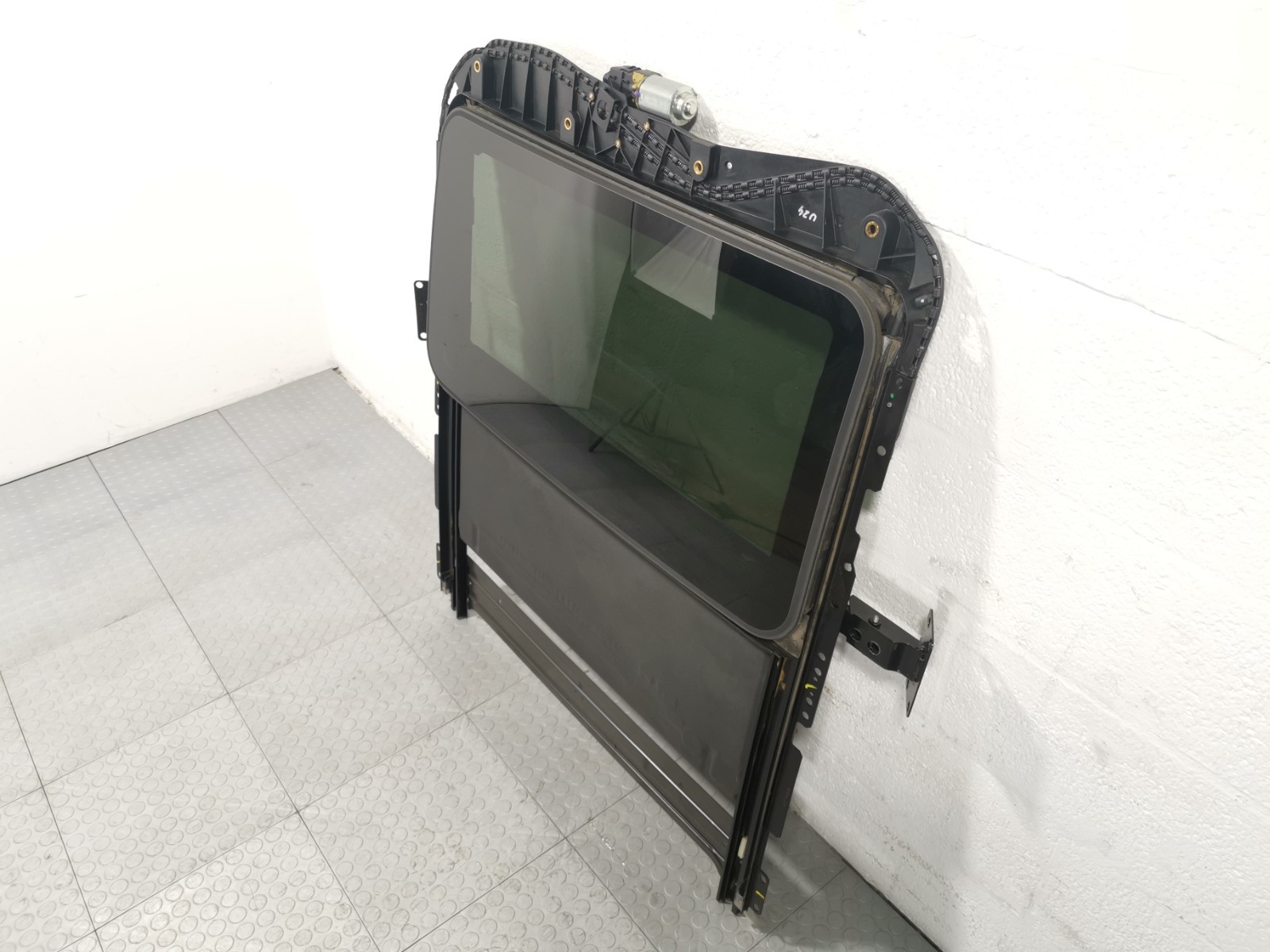 Maserati Ghibli S AWD 3.0 2014 V6 Sunroof Glass Window Sunshade Motor 6700258510