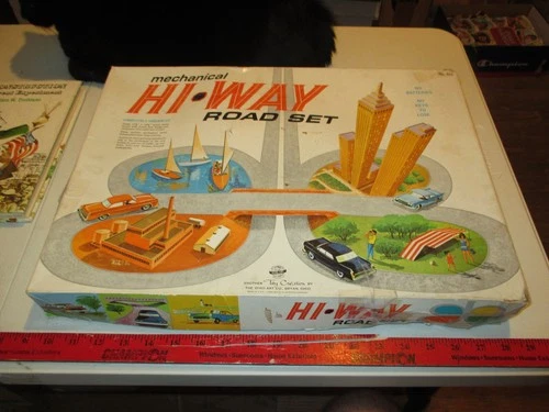 Vintage 1960 Ohio Art Technofix Mechanical Tin Hi-Way Road Set w Windup Car #612