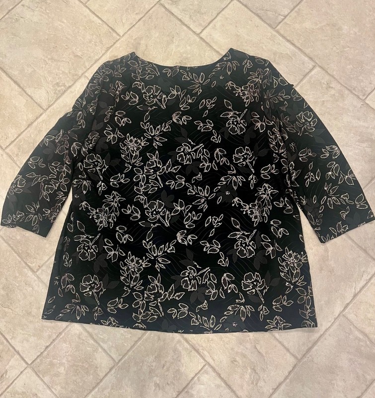 JM Collection women's 2x black shirt with metallic gold floral design