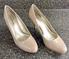 Bandolino  Courteous  Light Natural Faux Patent Pumps 8 M EUC