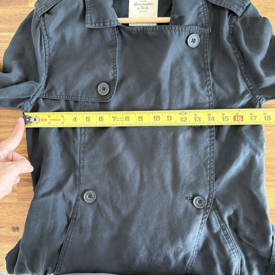 Gabardina negra Abercrombie & Fitch para mujer pequeña Preppy minimalista Scandi Girl Foto 4 de 4
