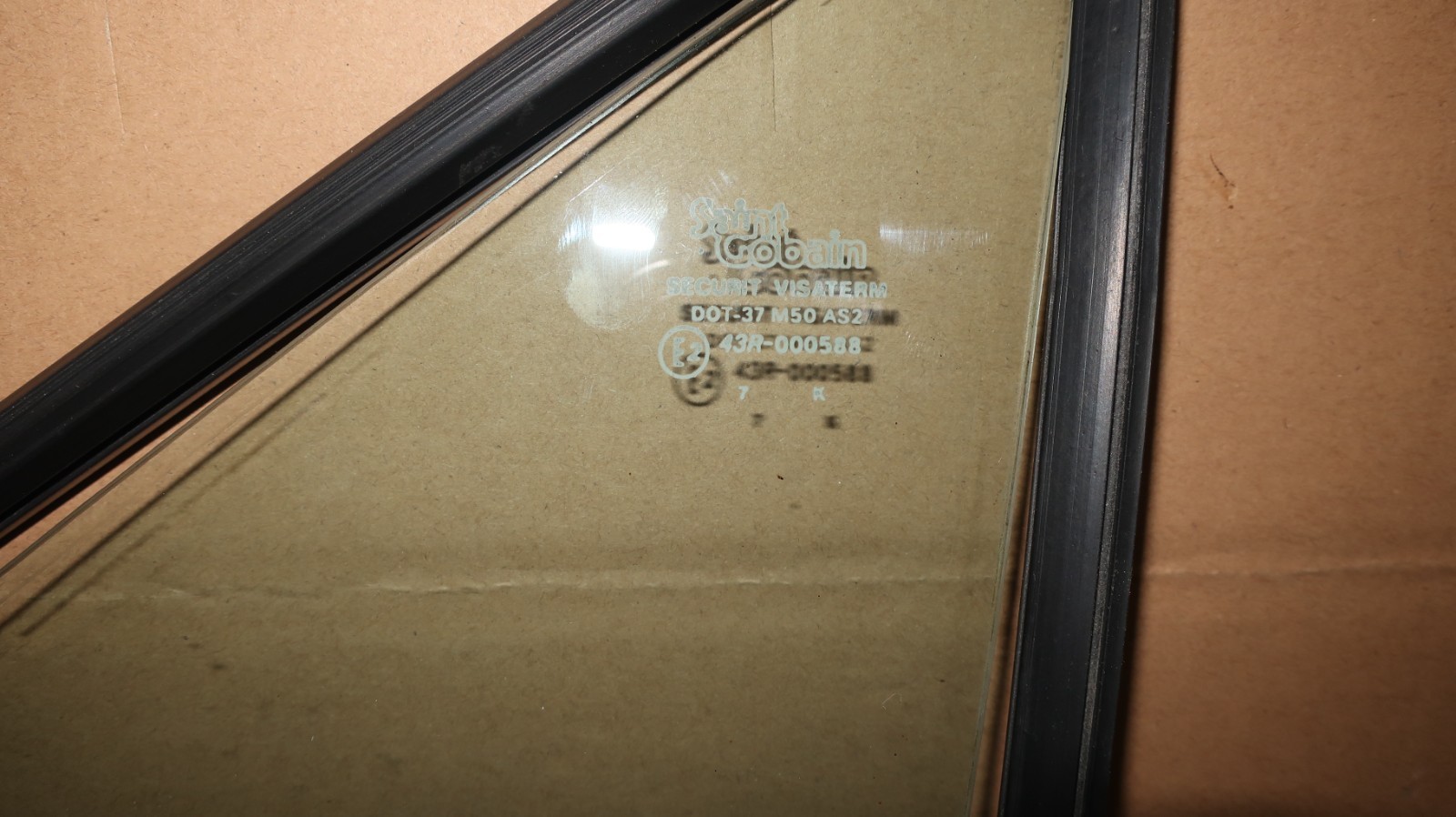 Maserati Biturbo SPYDER DOOR GLASS 1/4 Window Front  LEFT  #10176