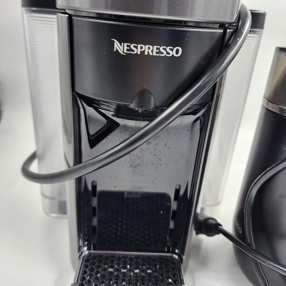 Cafeteira doméstica Nespresso Vertuo com espumador de leite barista - Prata/preto - Imagem 2 de 4