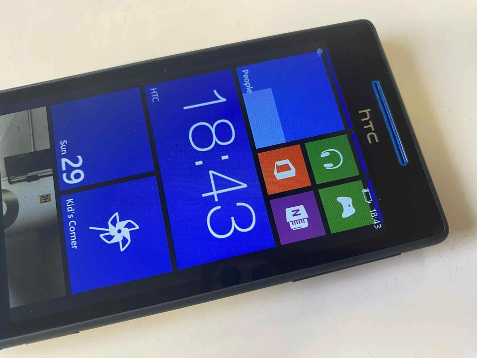 HTC Windows Phone 8S (PM59100) Smartphone UNLOCKED Microsoft Window Mobile - Image 3 of 4