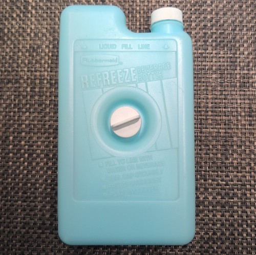 Rubbermaid Screw-in Refreeze Beverage Bottle 8279 Plastic Cooler Ice Pack Vtg