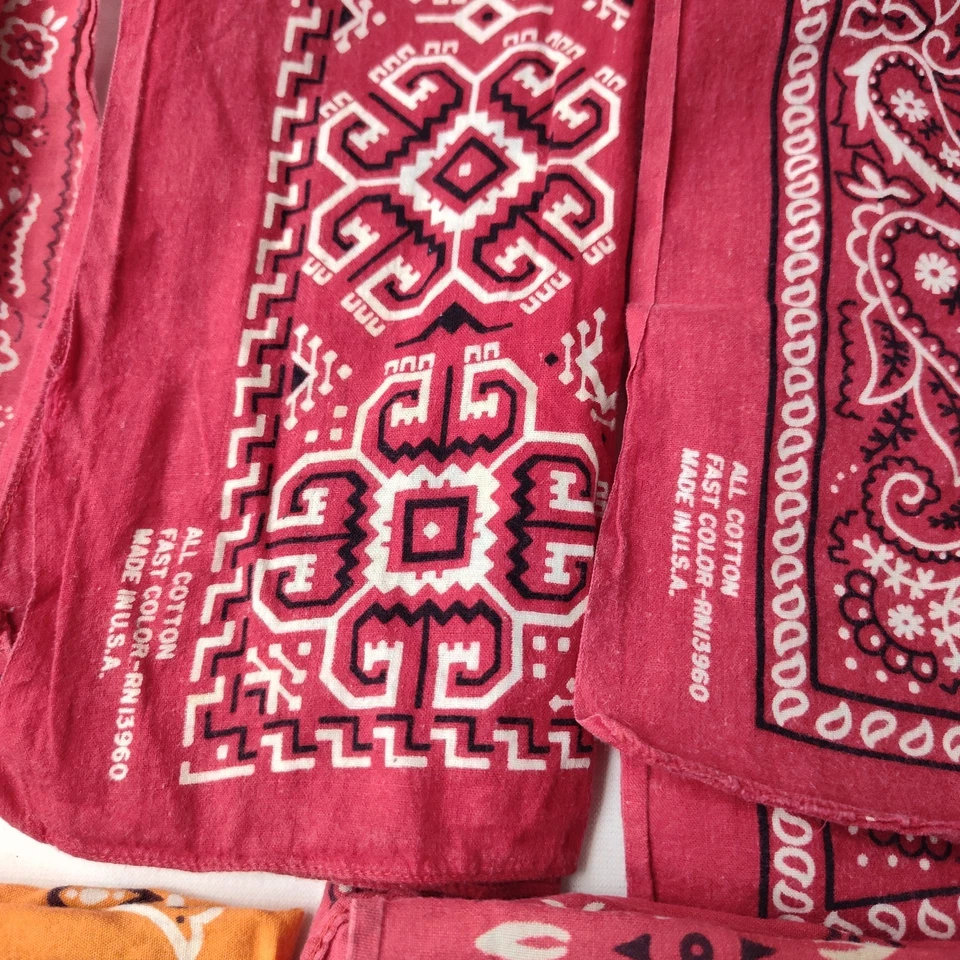 Lote de 7 pañuelos de colección hechos en EE. UU. color rojo patrones rápidos de cachemira Foto 2 de 4