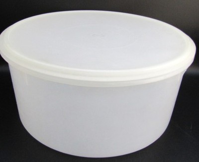 Vintage Tupperware 13 3/4'' X 6'' Lidded Round Storage Container. 256.