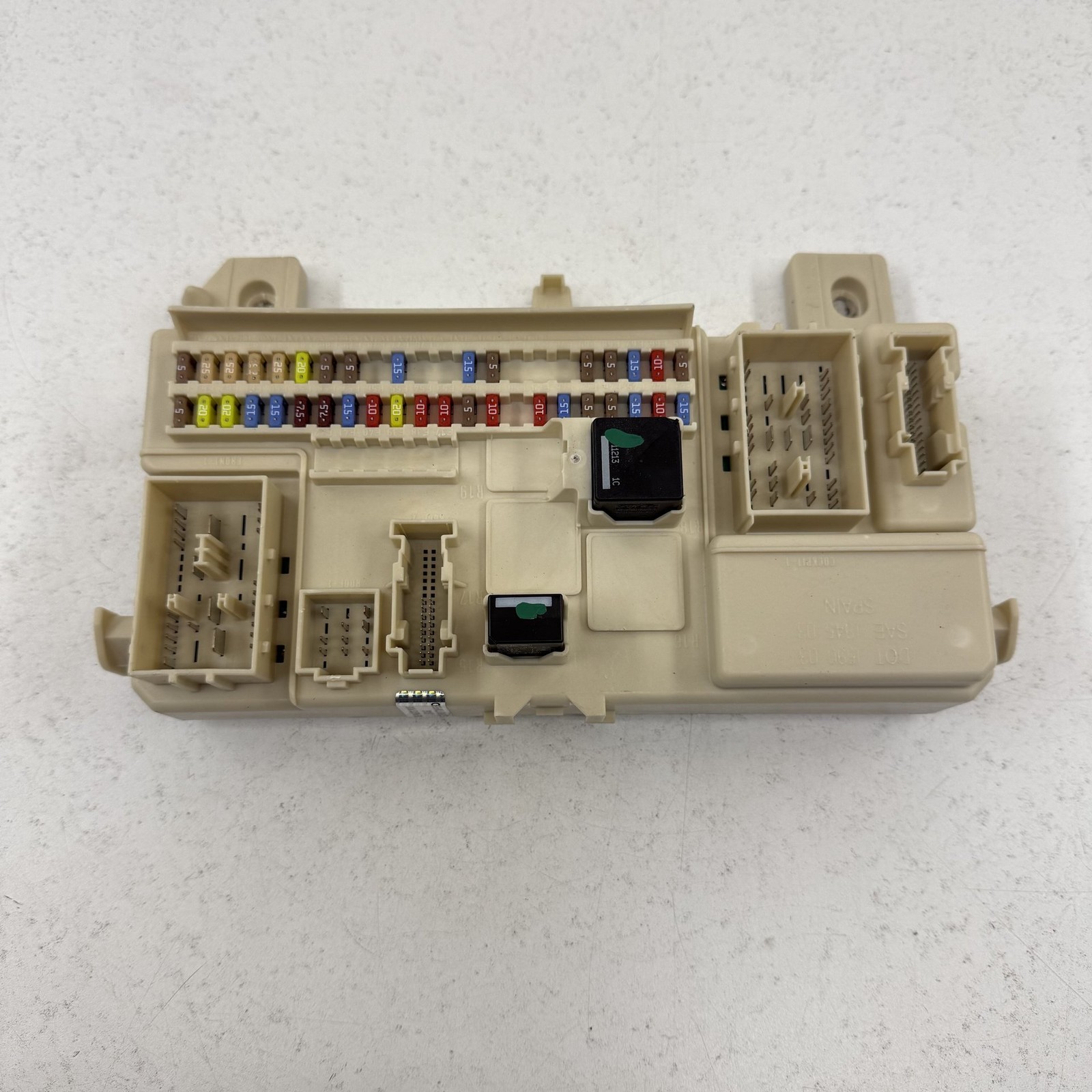 Aston Martin V8 Vantage 2011-2017 Fuse box