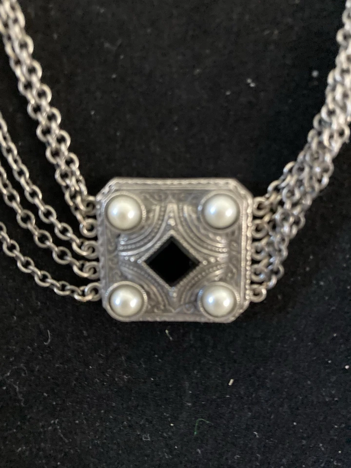 Collar de eslabones multicadena y esmalte negro 1928 con medallones de perlas 8" nuevo con etiquetas Foto 2 de 4