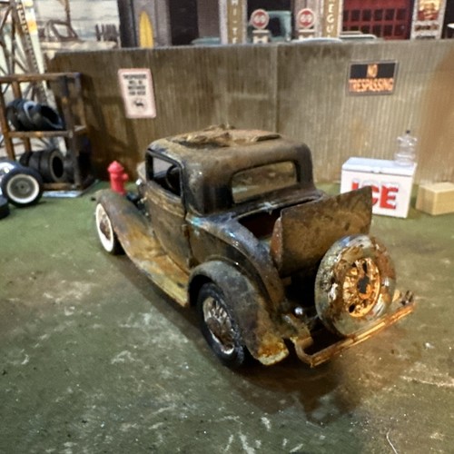 1932 Ford Deuce Coupe’- Barn Find Cars - 1:24 DIECAST - Franklin Mint Weathered - Picture 6 of 11