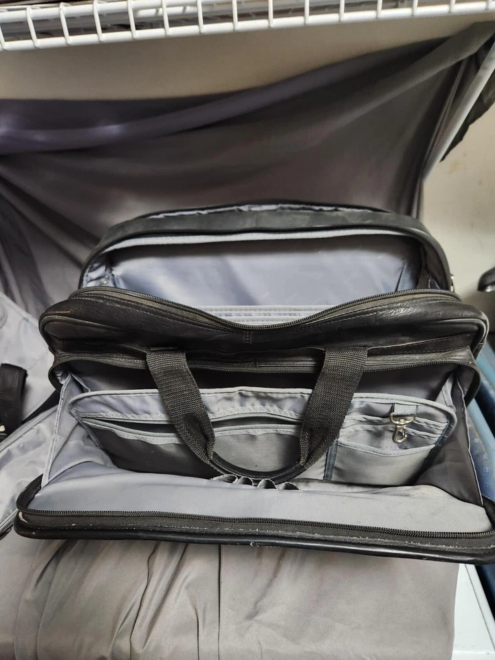 Solo Rolling Laptop Office. cuero negro, usado pero en muy buen estado Foto 2 de 4