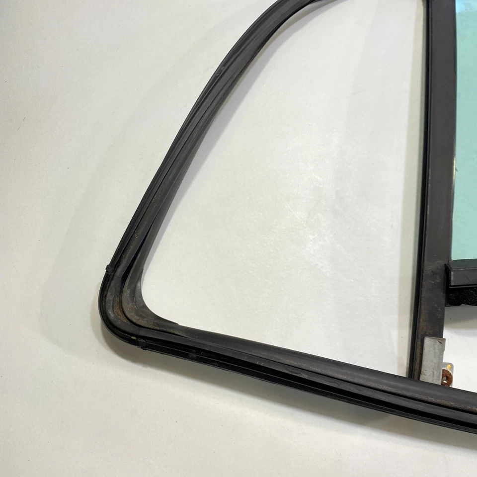 2013-2022 CHEVROLET TRAX FRONT LEFT SIDE DOOR CORNER GLASS WEATHERSTRIP SEAL OEM - Image 3 of 4