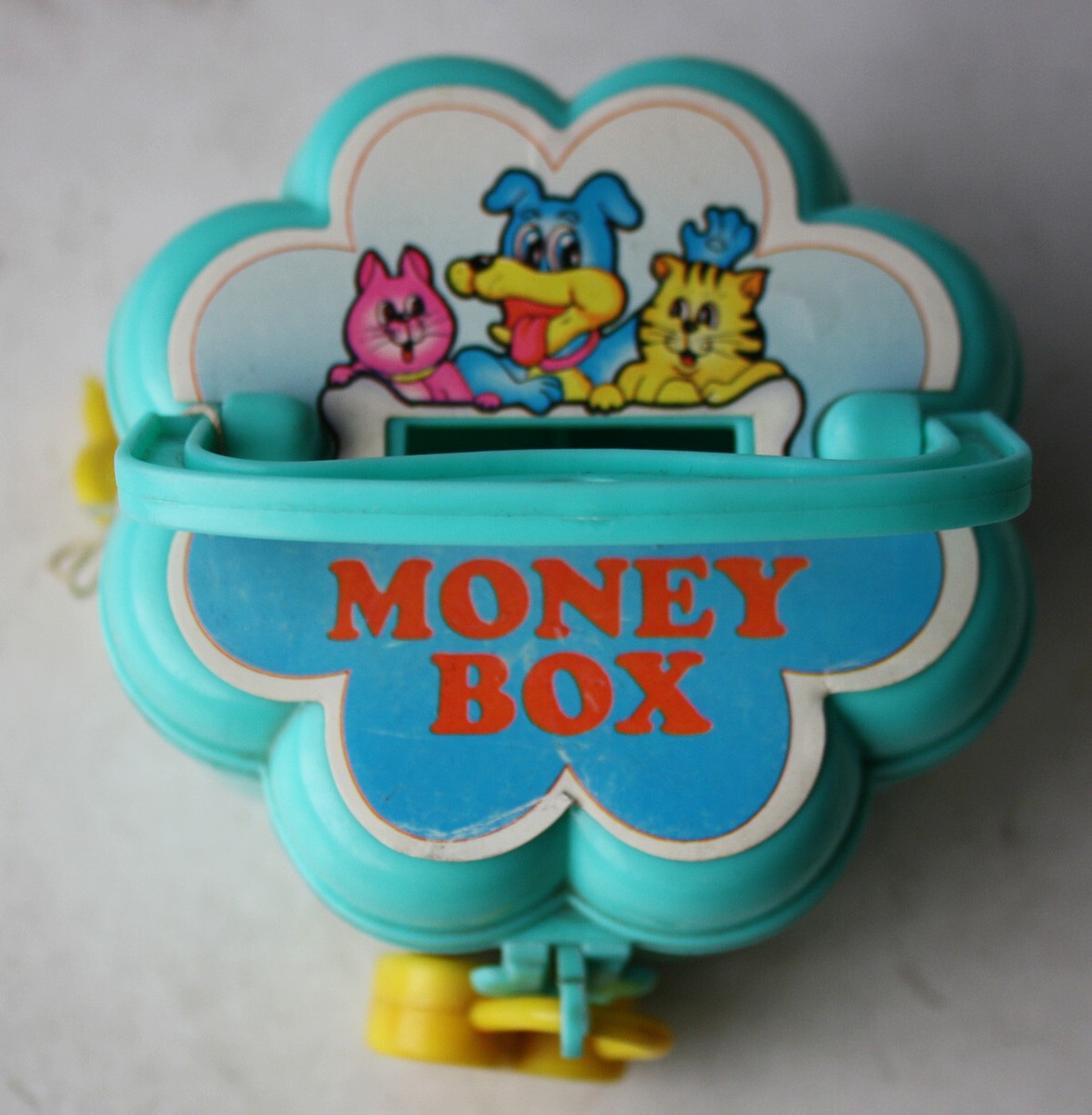 VINTAGE 80'S PLASTIC COIN BANK MONEY BOX CASE + HEART LOCKER DOG