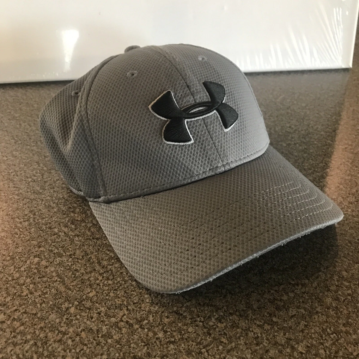 Under Armour runners Hat RN#96510 Gray/Black color MD/LG Solid Back