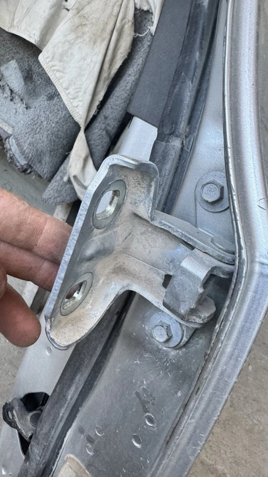 Chevrolet Cruz 2012 1,8 L Par de Visagras de Puerta Izquierda Trasera Foto 2 de 3