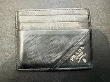 Porta carte di credito PRADA Saffiano in pelle nera con logo argento