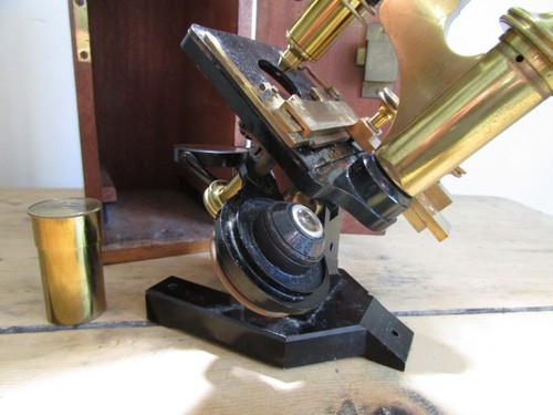 R &J BECK BRASS MICROSCOPE c/w CARL ZEISS .J H DALLMEYER fitted CASE with key - Picture 3 of 21