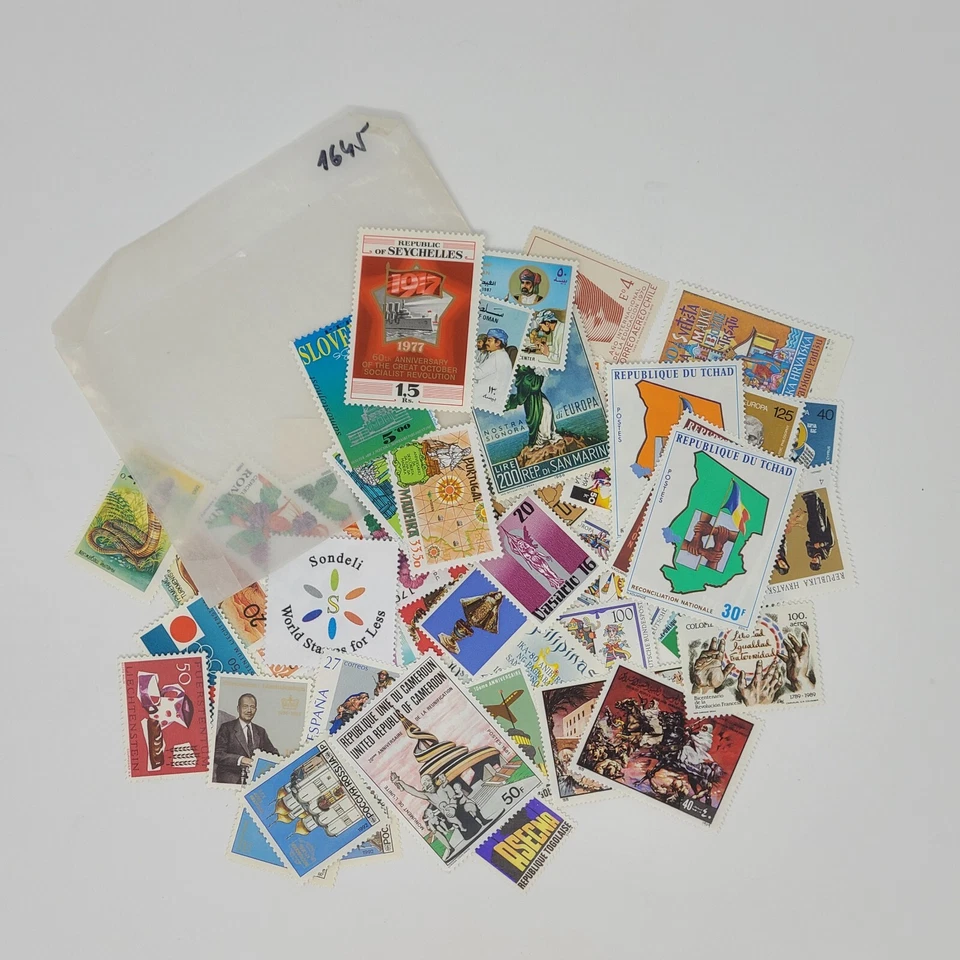 Mint Worldwide Stamp Collection: 1 Glassine Per Lot - Many Different Countries - Image 2 of 4