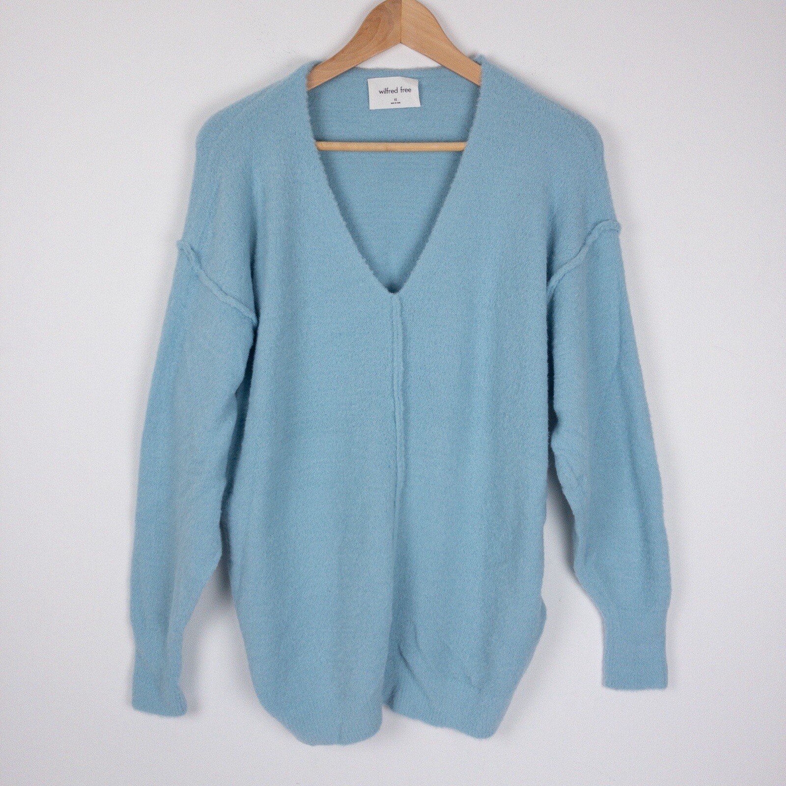 Aritzia Wilfred Free Hush Knit V Neck Sweater Womens XS Blue Soft Cozy Lounge