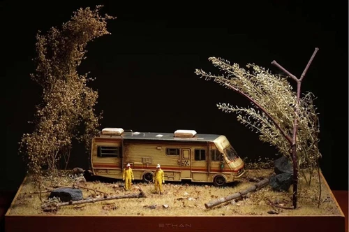 1:64 Greenlight Breaking Bad RV Bus Model with Custom Weathering - Picture 6 of 12