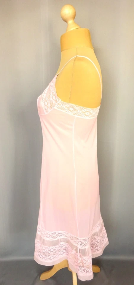 Très Jolie Nuisette vintage 70 dentelle rose Pastel Taille M FR40 US8 UK12 EU38 - Photo 2/4