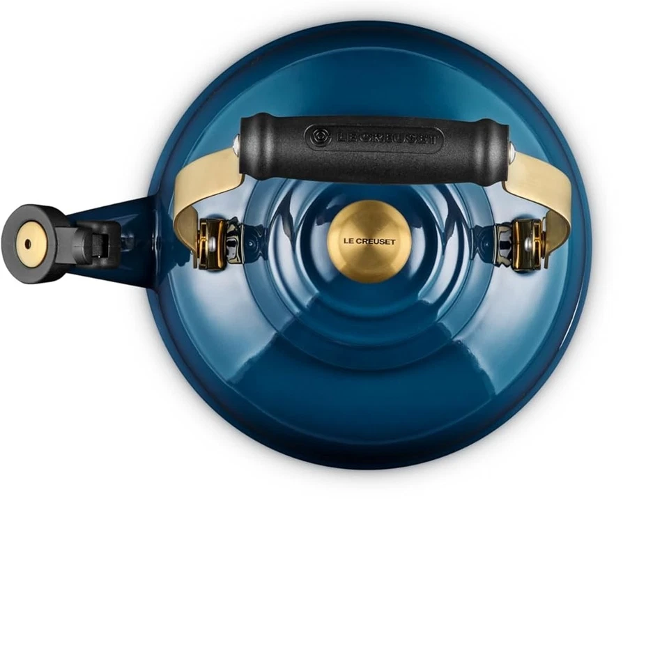 Le Creuset Fantasia Kettle Classic Nuit Disney Mickey Mouse 21 x 26 x 25cm - Image 2 of 2