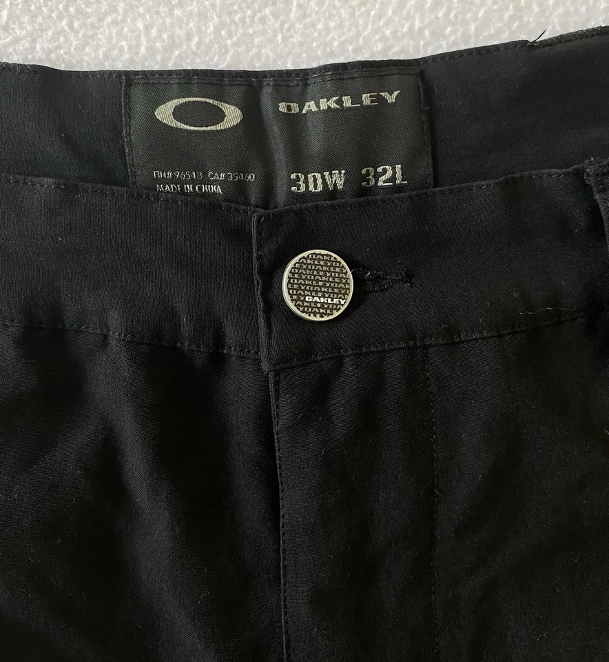 Calça Oakley Masculina 30”Wx30”L Nylon Preta com Logotipos Bordados Cinza Elástico# - Imagem 3 de 4