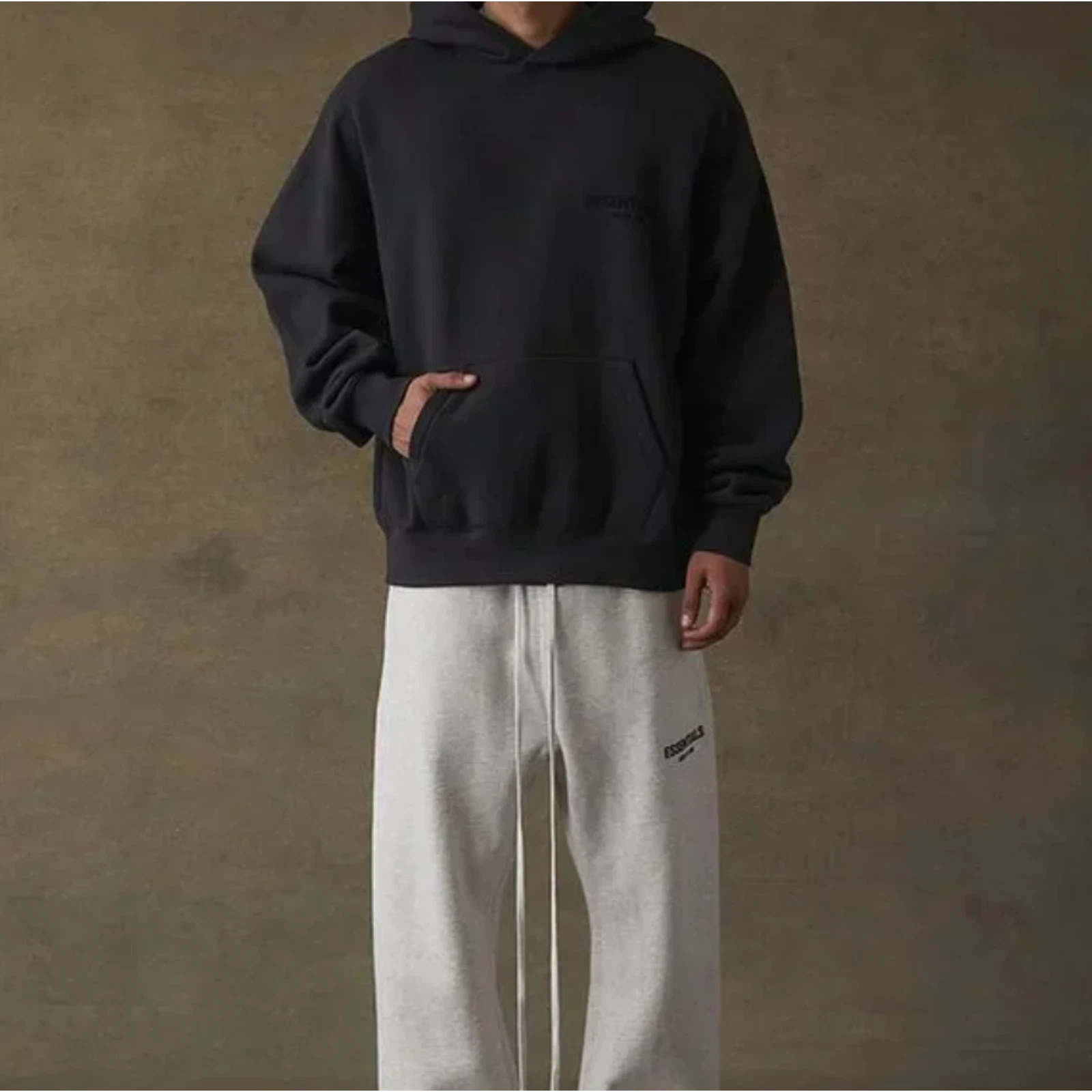 (L) Felpa con cappuccio limousine elasticizzata Fear of God Essentials nuova con etichette $250 nera