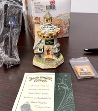 David Winter - "The Hot Pot" Dinner Party Collection 2001 - MINT IN BOX WITH COA