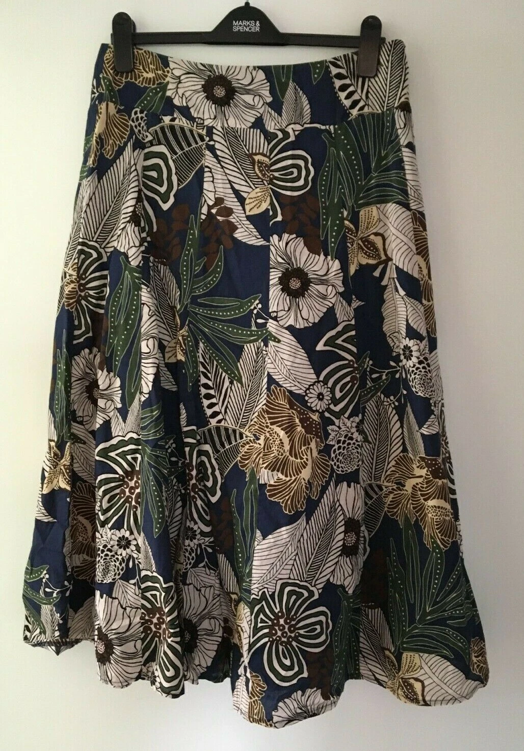 Planet Ladies Skirt - Size 14
Opens in a new window or tab