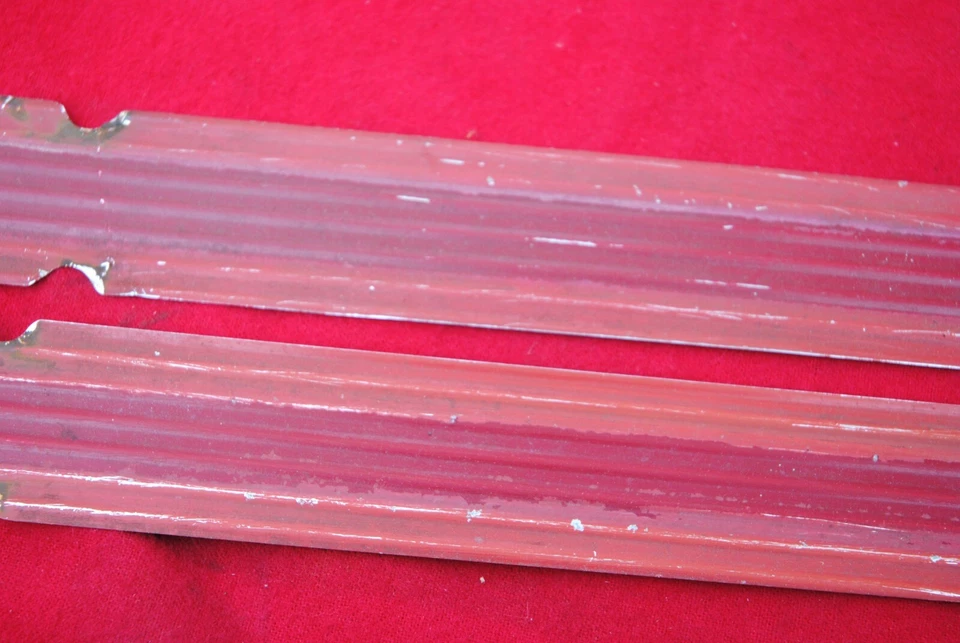 63 INSERTOS MOLDURA GUARDABARROS DELANTERO FAIRLANE ORIG FORD BUEN ESTADO PAR Foto 2 de 2