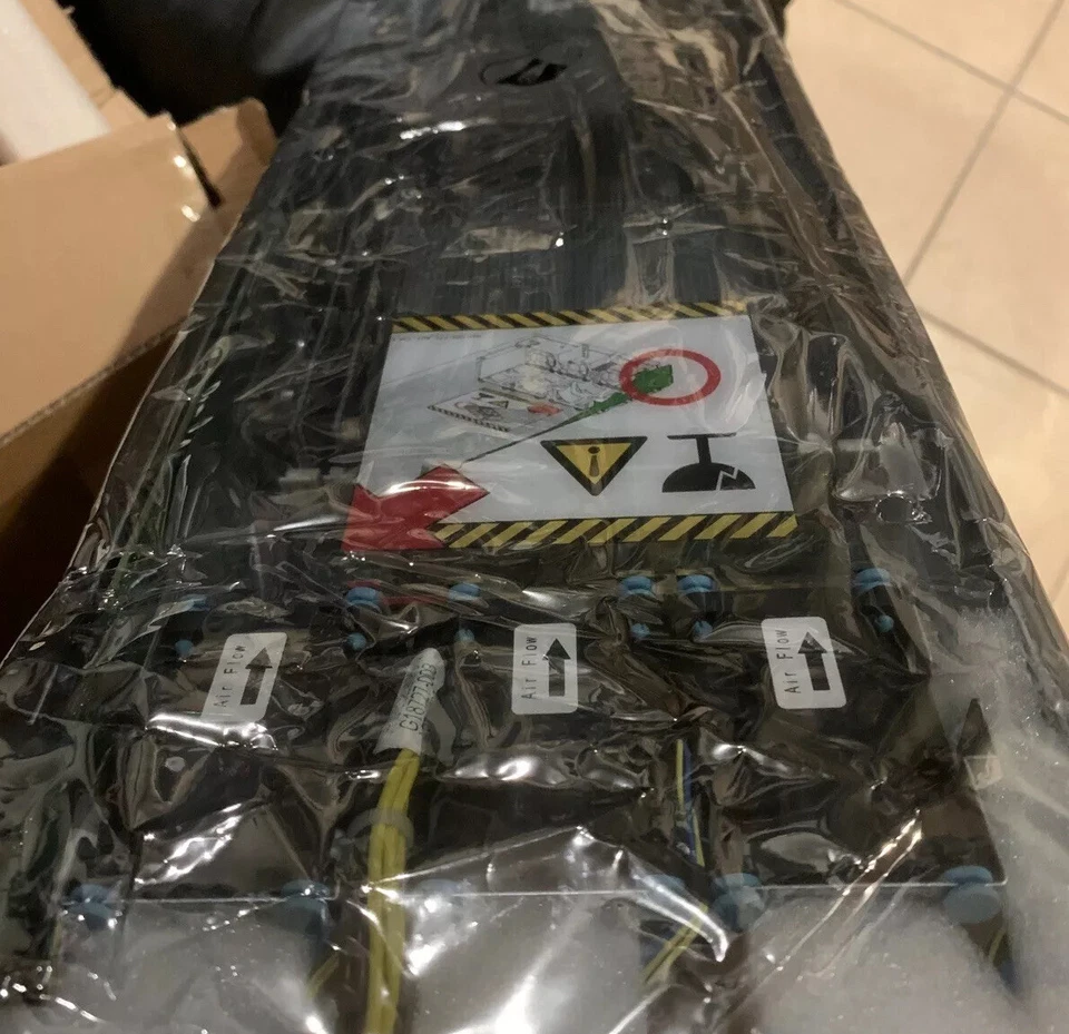 EMC 105-000-410-01 ECS Blade Nodes S2600JF - 64GB RAM, 2x E5-2609 v2 CPU, 10GbE - Image 3 of 4