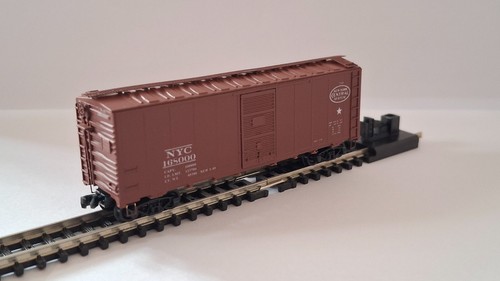N scale Deluxe Innovations 40' NYC Boxcar - Picture 2 of 5