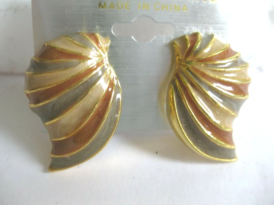 Orecchini clip a forma di conchiglia vintage anni 90 smalto multicolore... - Immagine 4 di 4