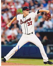MATT WISLER   ATLANTA BRAVES   ACTION SIGNED 8x10