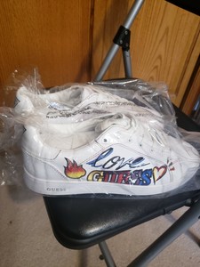 guess women's crayza sneakers