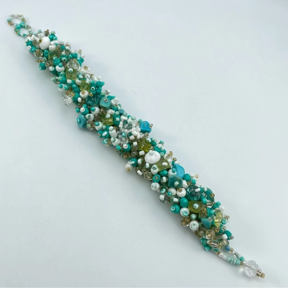 Коренастый браслет из бисера с бирюзой, белый и зеленый стеклянные бусины - богемное стиль - Изображение 2 из 4