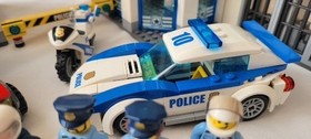 LEGO CITY: Police Station (60141)