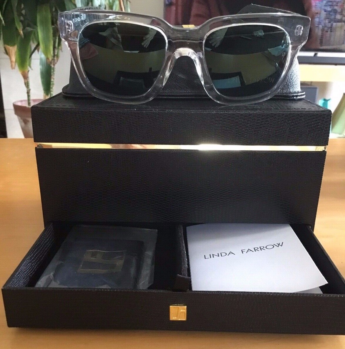 LINDA FARROW LUXE SUNGLASSES CLEAR WITH EMERALD GREEN SNAKE  display picture 1
